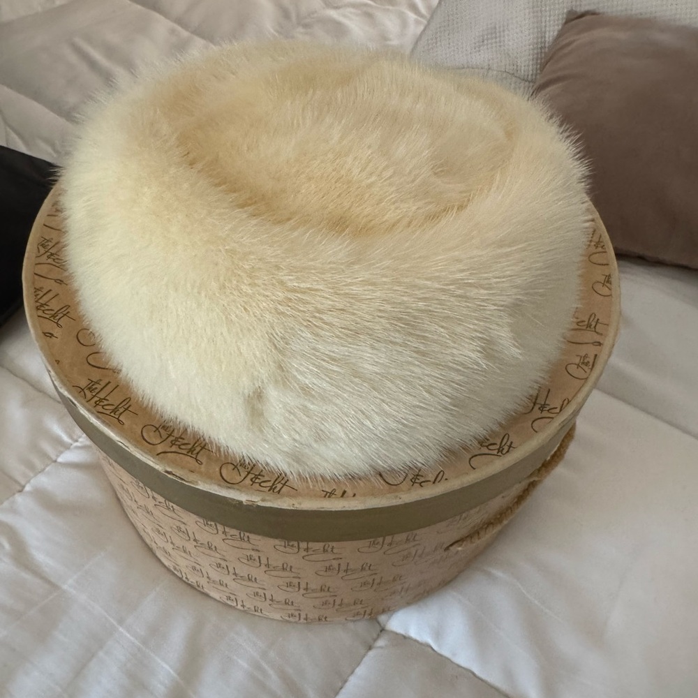Saga Full Length Black Mink Coat with 2 mink Caps in black and white. - Picture 8 of 15